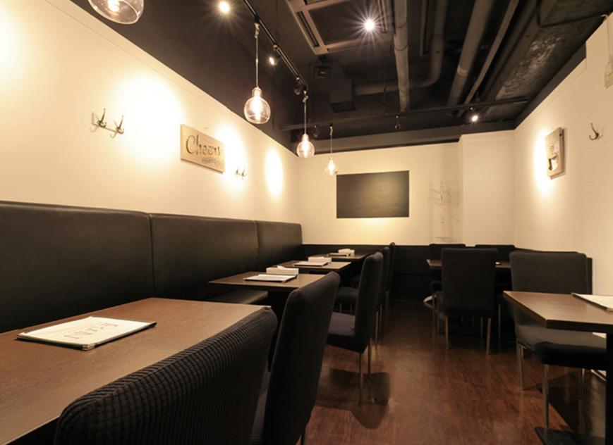 創作餃子 RiN 隠れ家風の店内